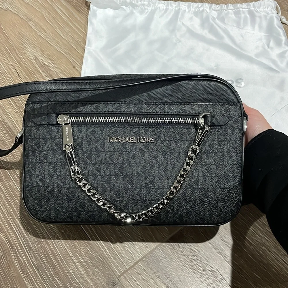 NWT Michael Kors monogram crossbody - Picture 3 of 10